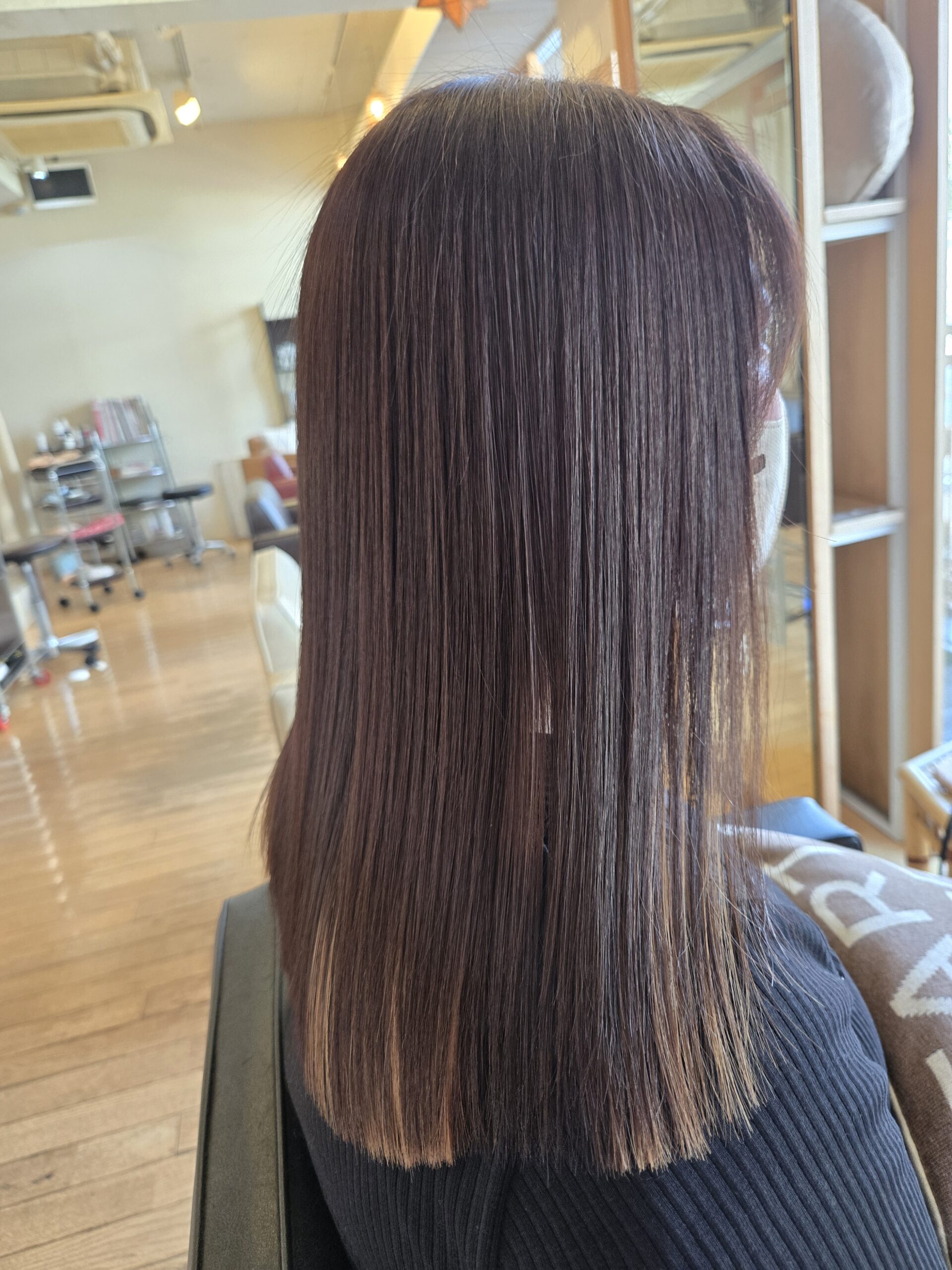 髪質改善の酸熱トリートメントを施術しました。
髪質改善には、主にストレートとトリートメントの2種類ございます！


お客様の髪質や癖を見極め、どちらが必要かを判断させていただきます！

いつでも気軽にご相談ください！